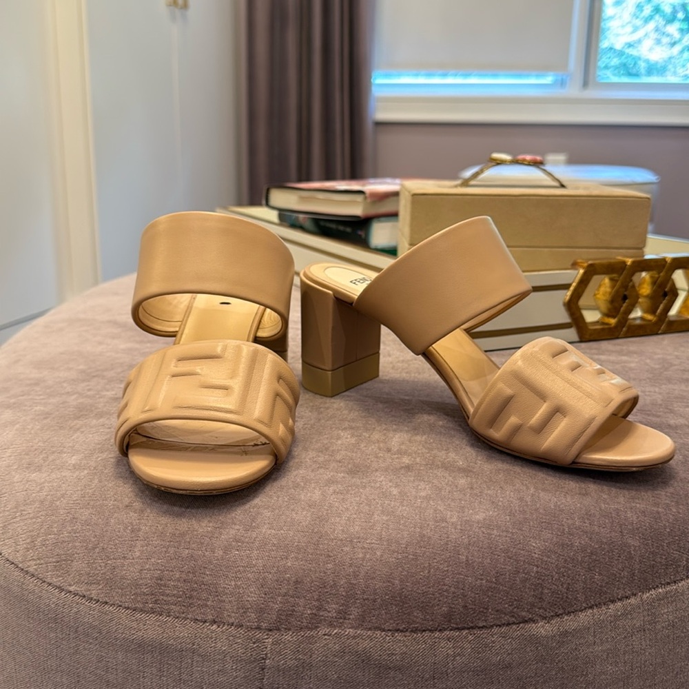 Fendi Zucca FF Logo Slide Sandals with Block Heel - Size 39
Excellent condition